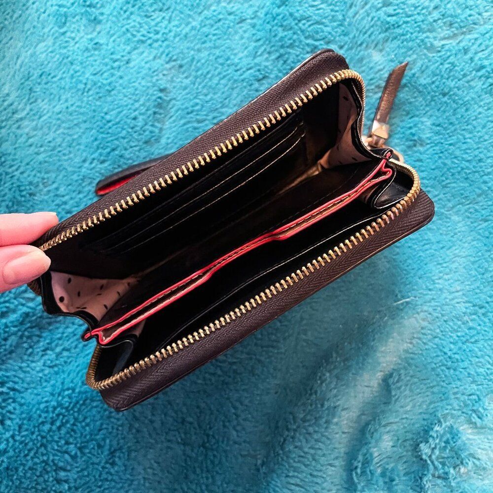 Stella & Dot Chelsea Tech Wallet leopard print detachable strap - Picture 5 of 5